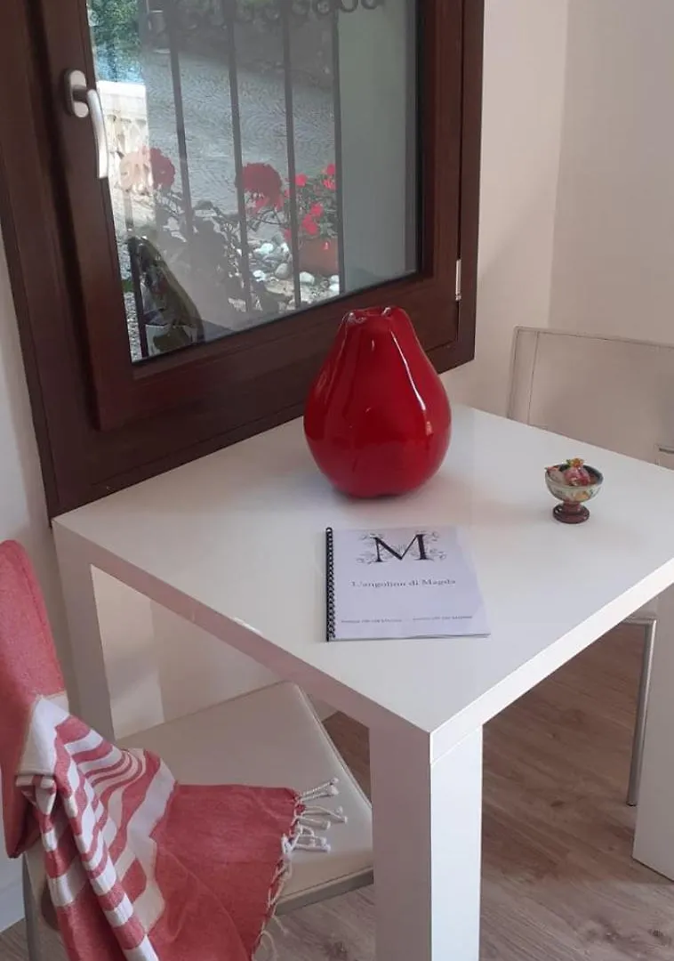 L'Angolino Di Magda: On The Lake-Private Beach! Ghirla Apartment
